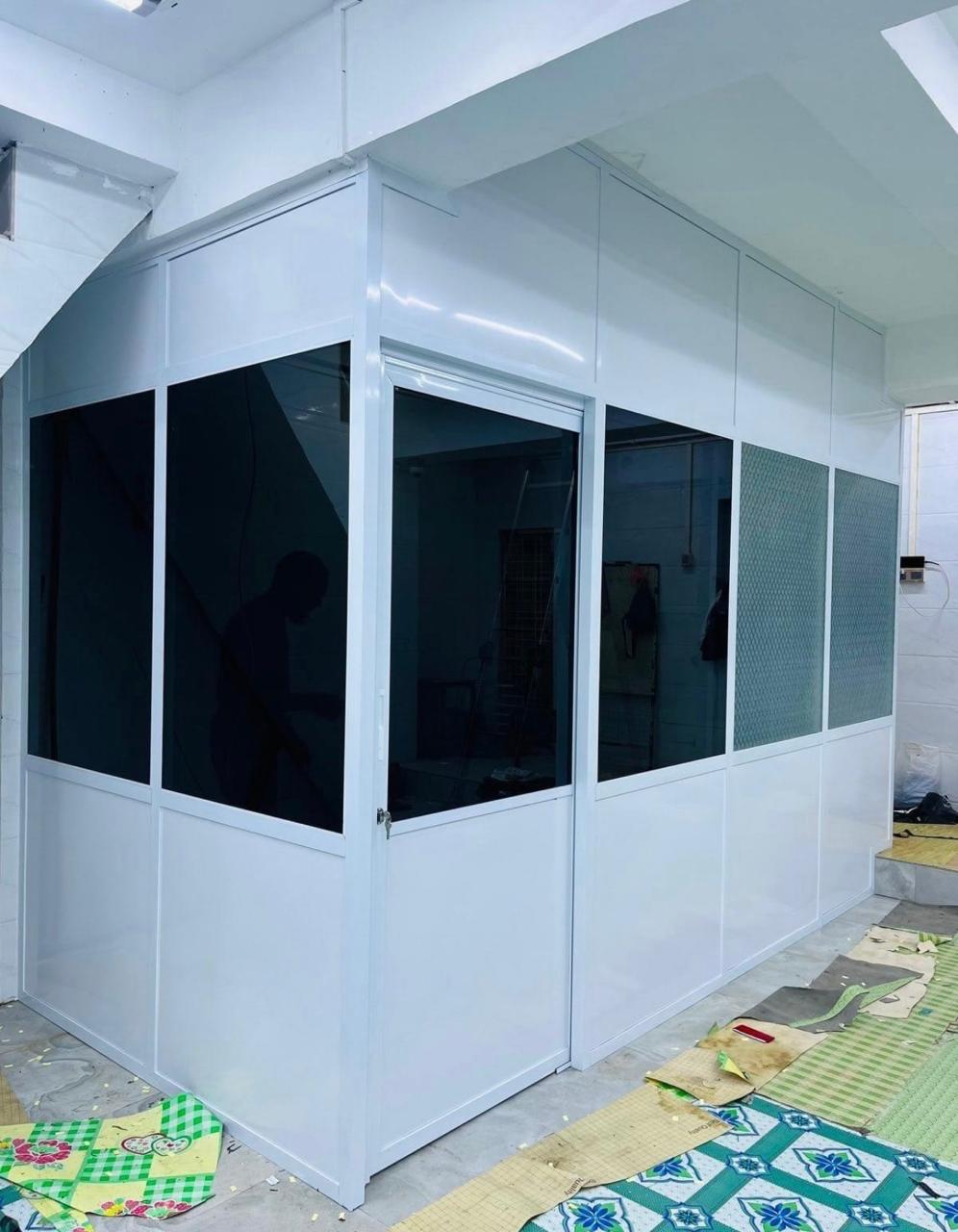 Alluminum Partitions​